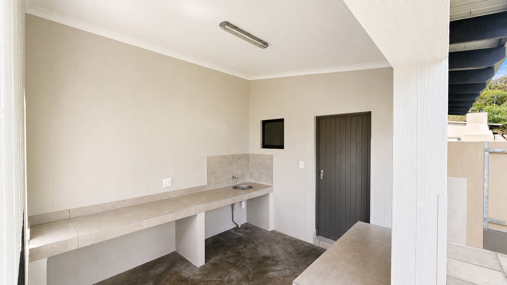 Private kitchenette counter and sink on a Beachfront stand