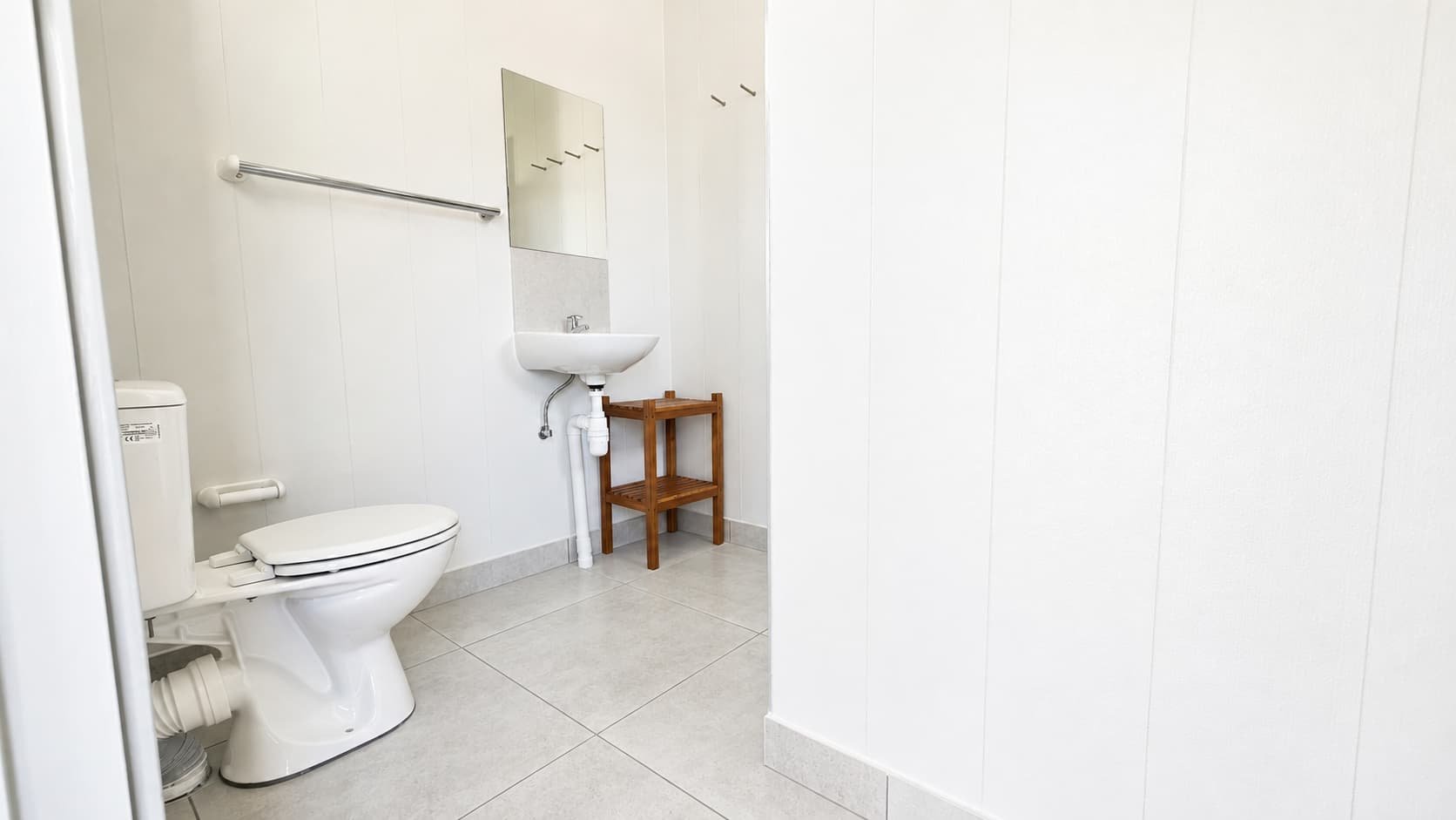 Ensuite bathroom with toilet and basin on a Premium stand